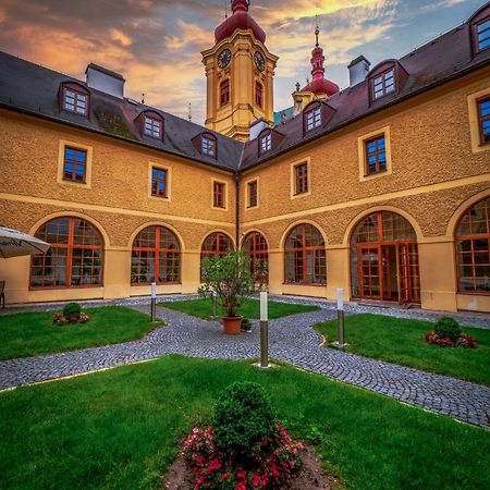 Klaster Hejnice - Vzdelavaci, Konferencni A Poutni Dum Экстерьер фото