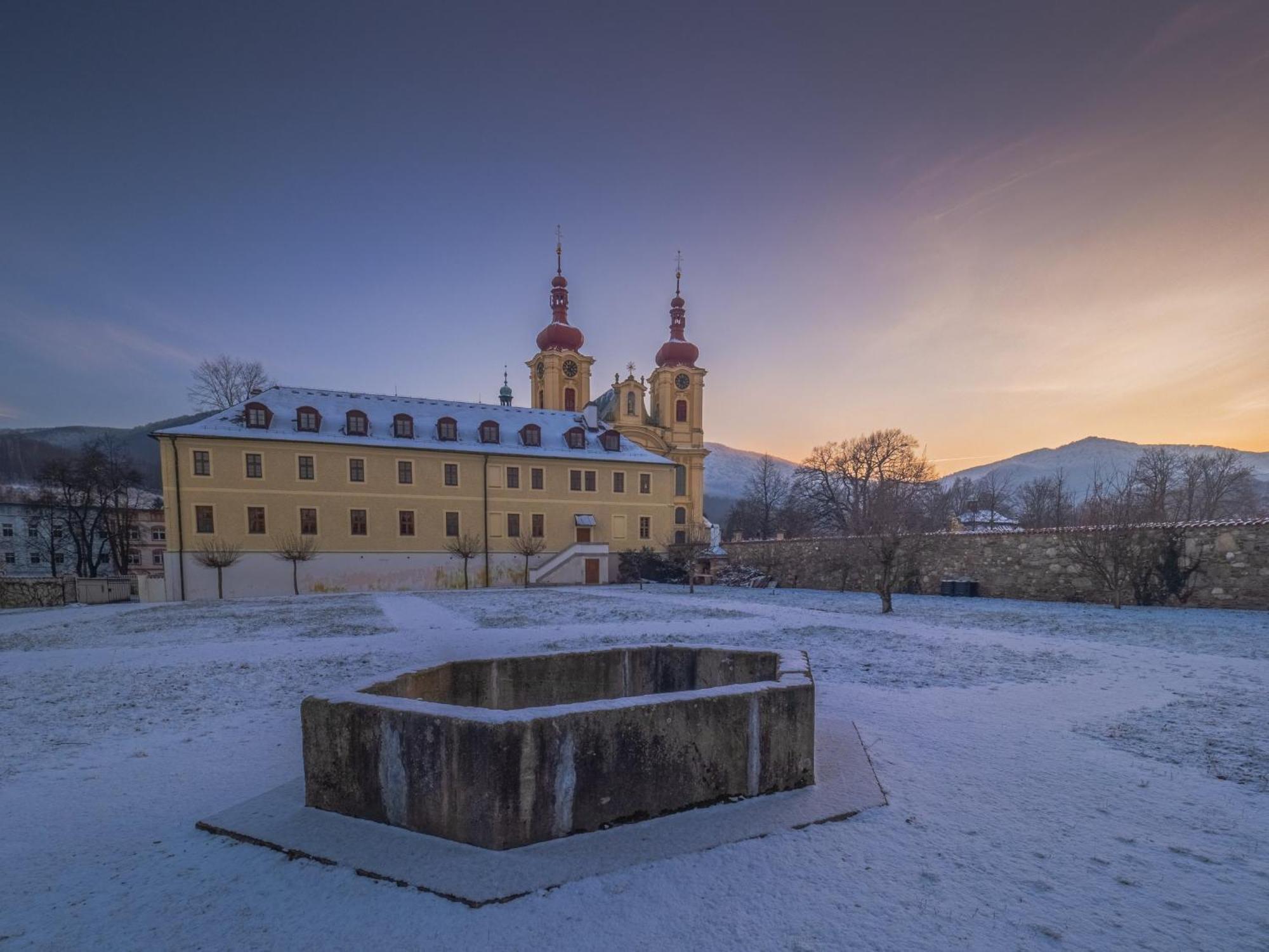 Klaster Hejnice - Vzdelavaci, Konferencni A Poutni Dum Экстерьер фото