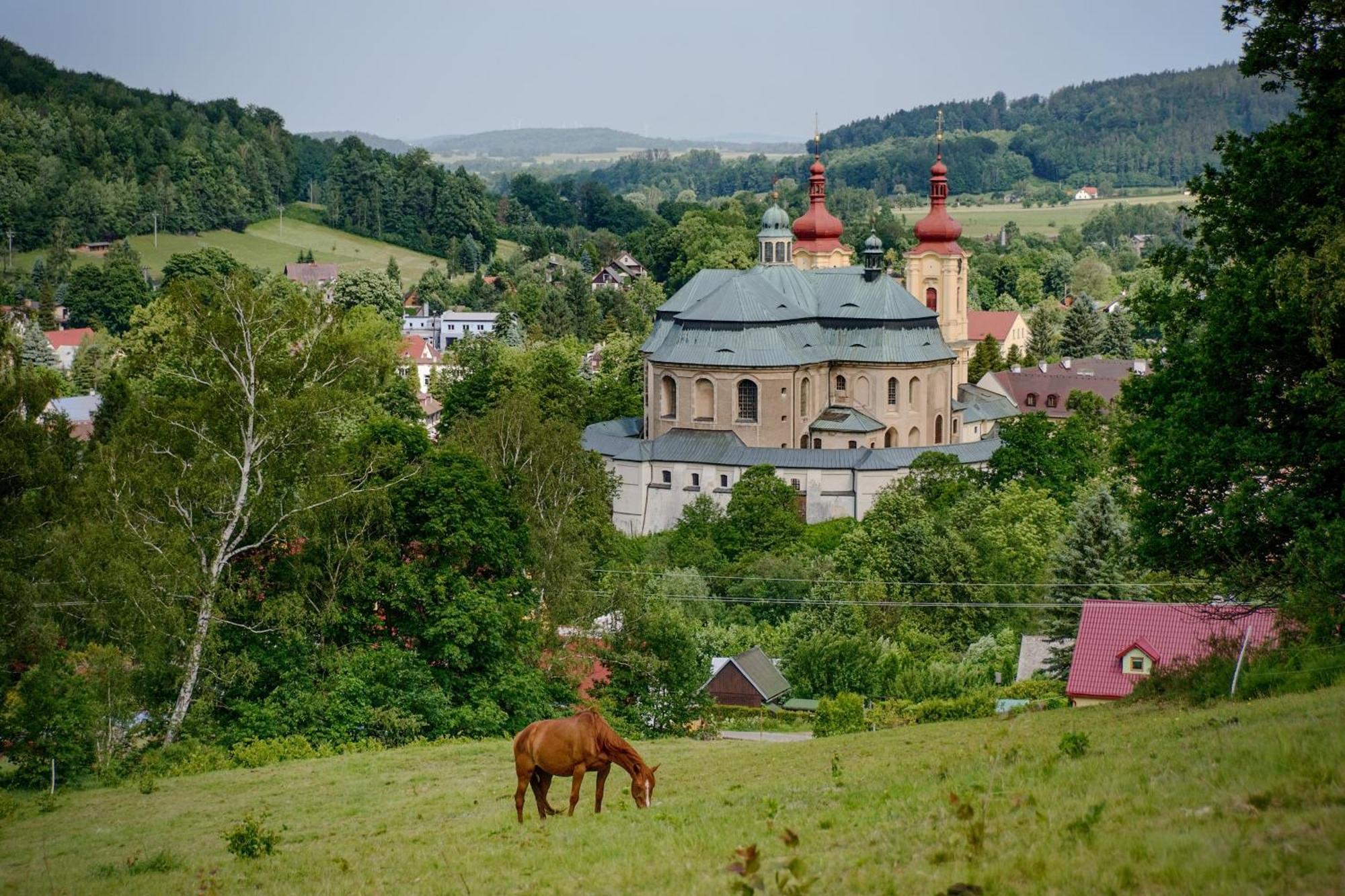 Klaster Hejnice - Vzdelavaci, Konferencni A Poutni Dum Экстерьер фото