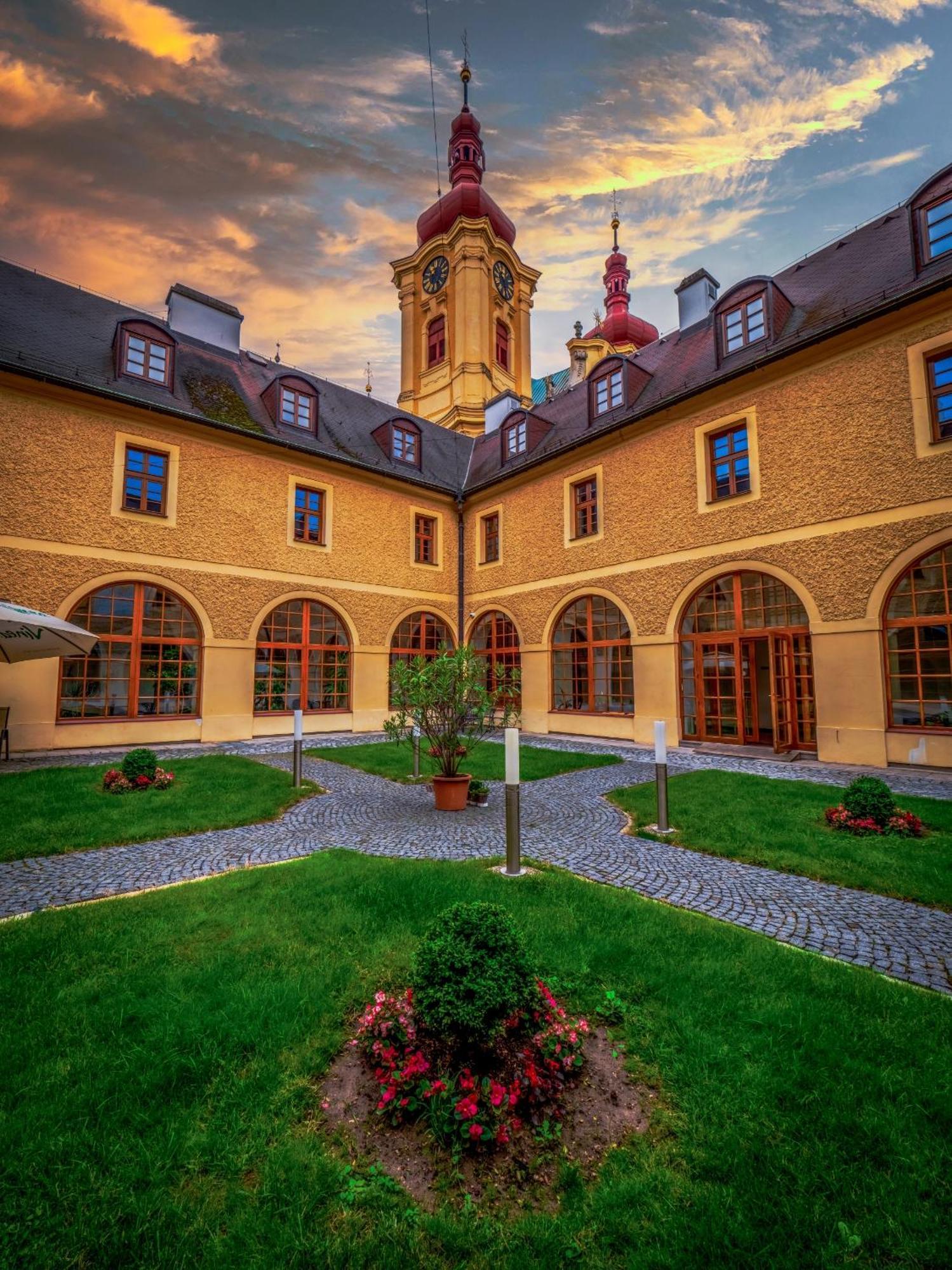 Klaster Hejnice - Vzdelavaci, Konferencni A Poutni Dum Экстерьер фото